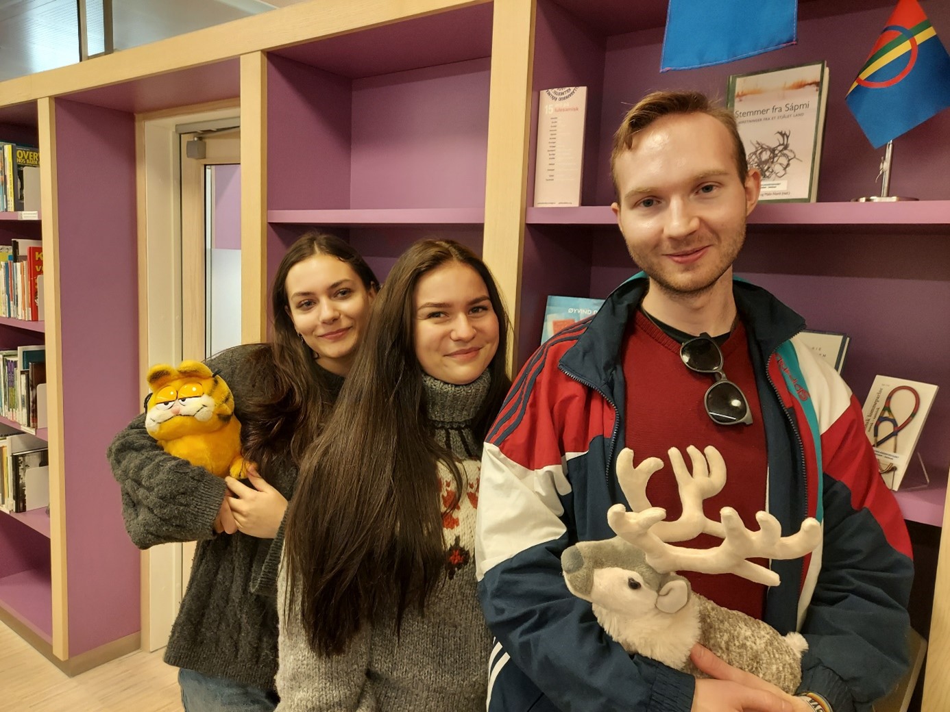 En gruppe mennesker som poserer for et bilde