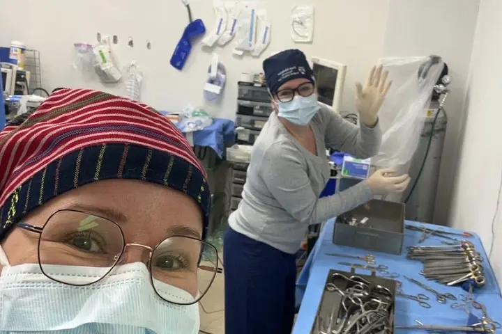 Et par personer i et rom