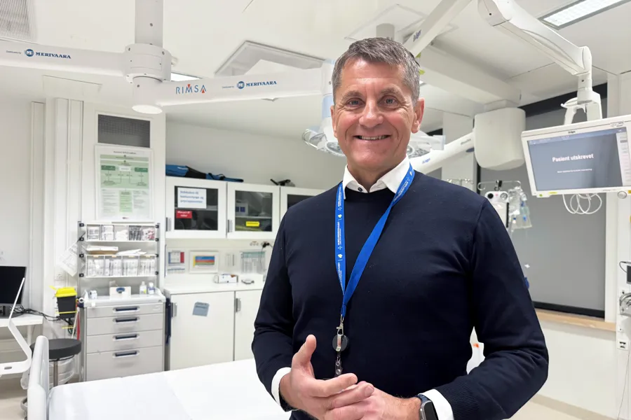 Portrettbilde av mann som smiler