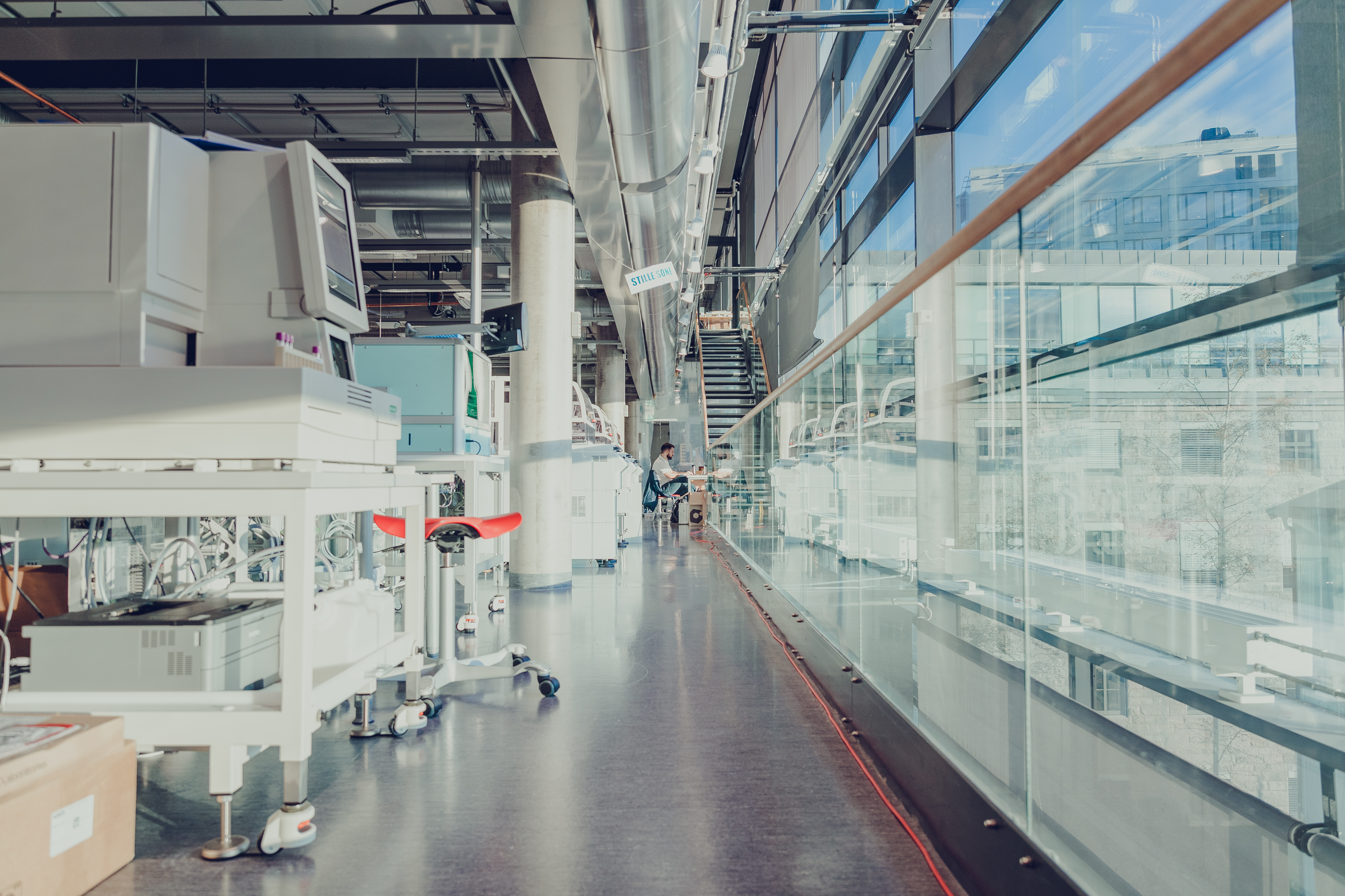 Oversiktsbilde av et laboratorium