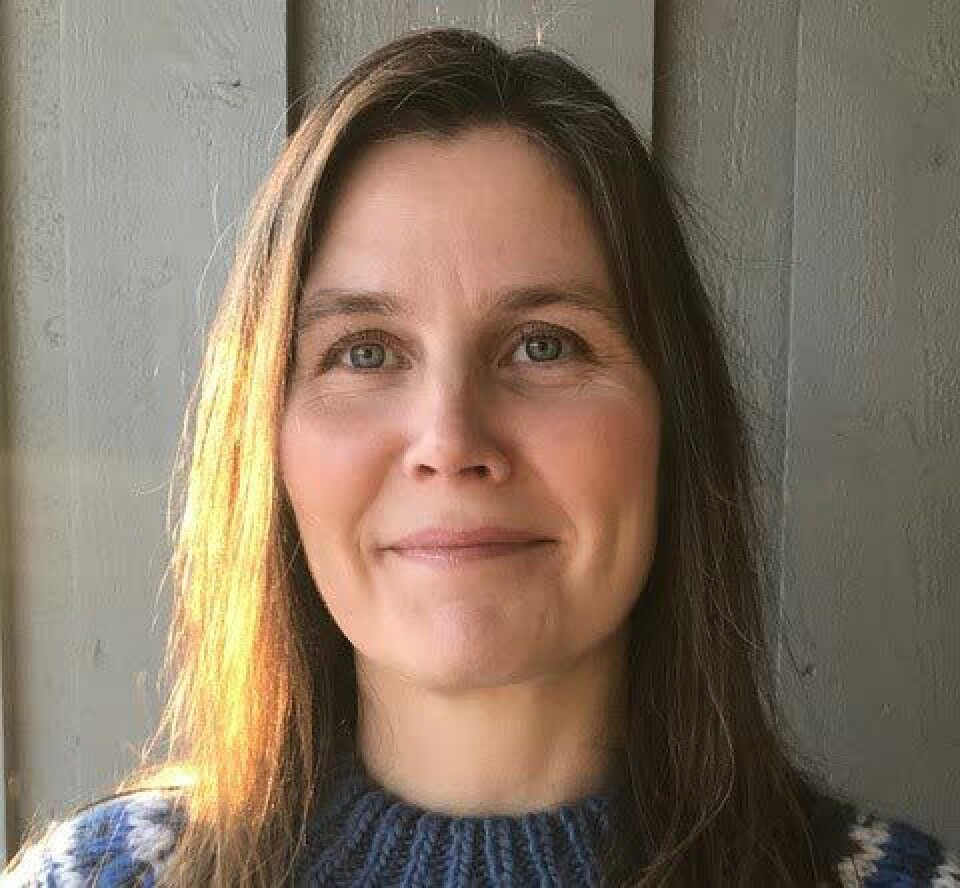 En kvinne med langt hår