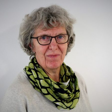 En person som bruker briller