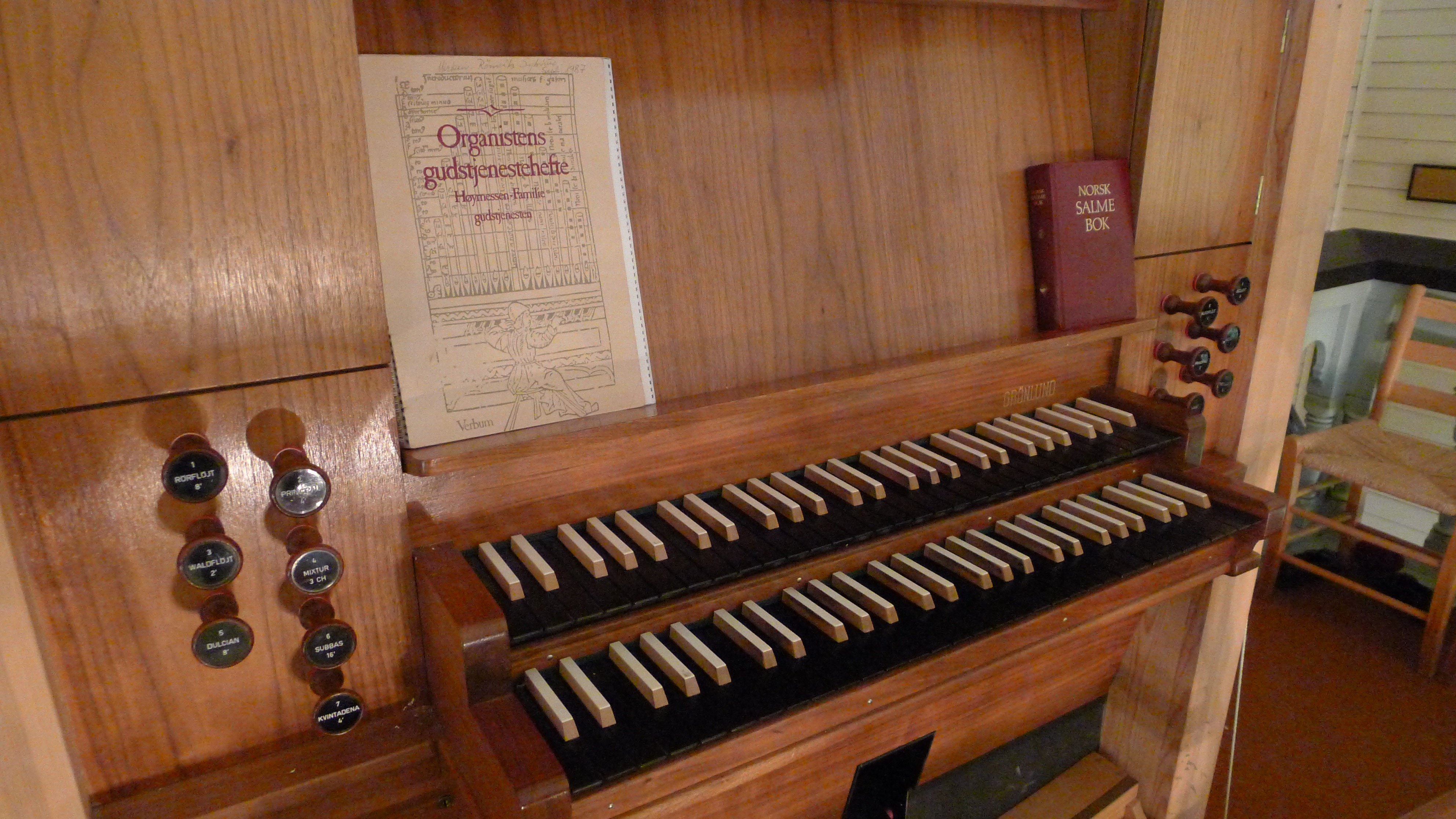 Et piano med en tone