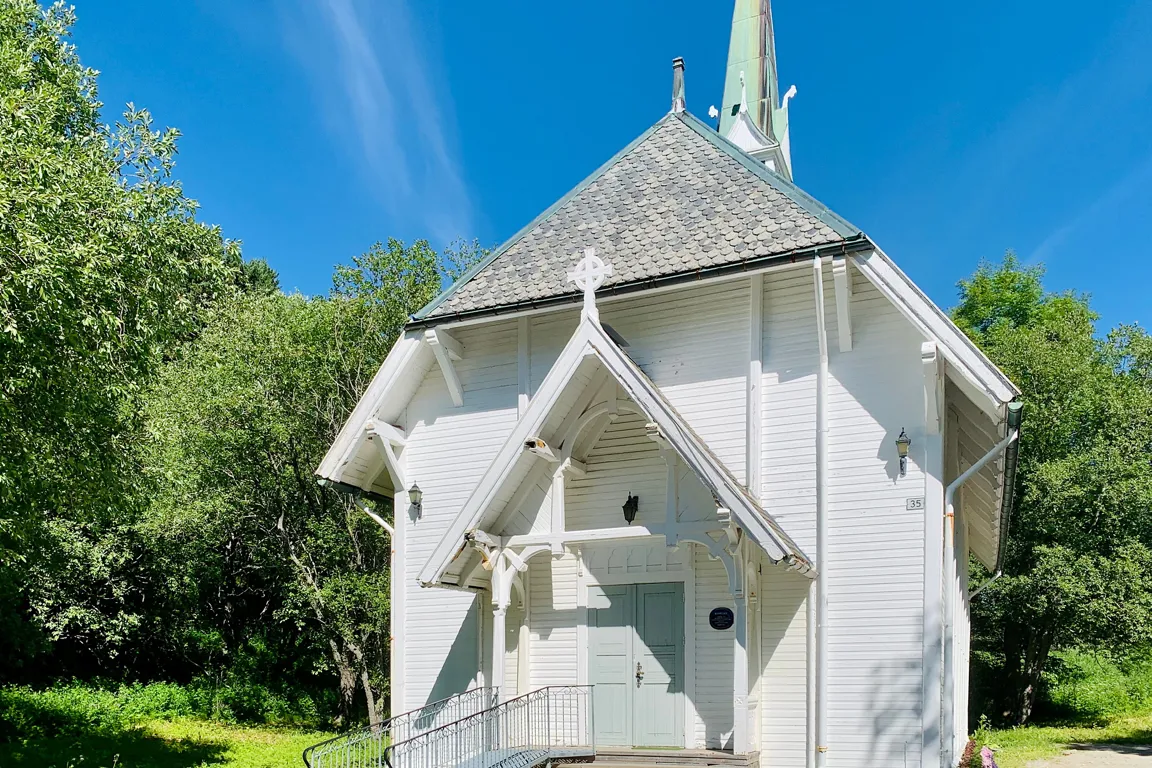 A white building with a steeple