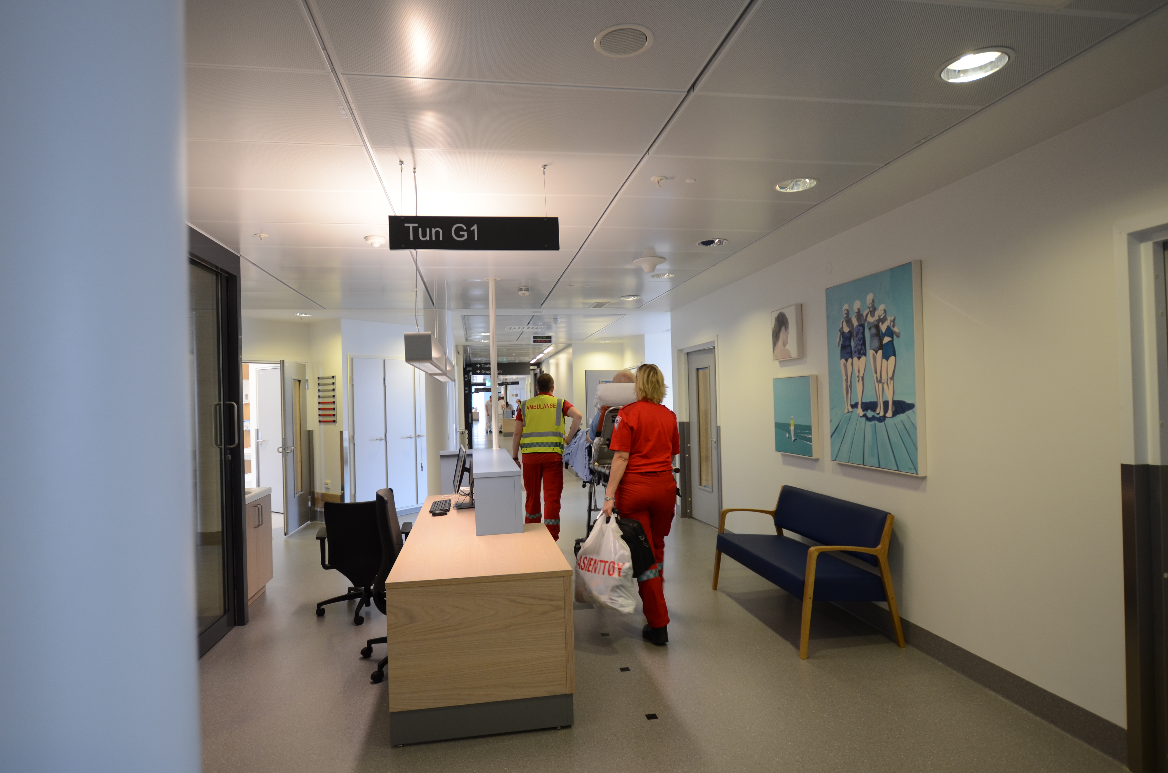 Noen få kvinner på et kontor