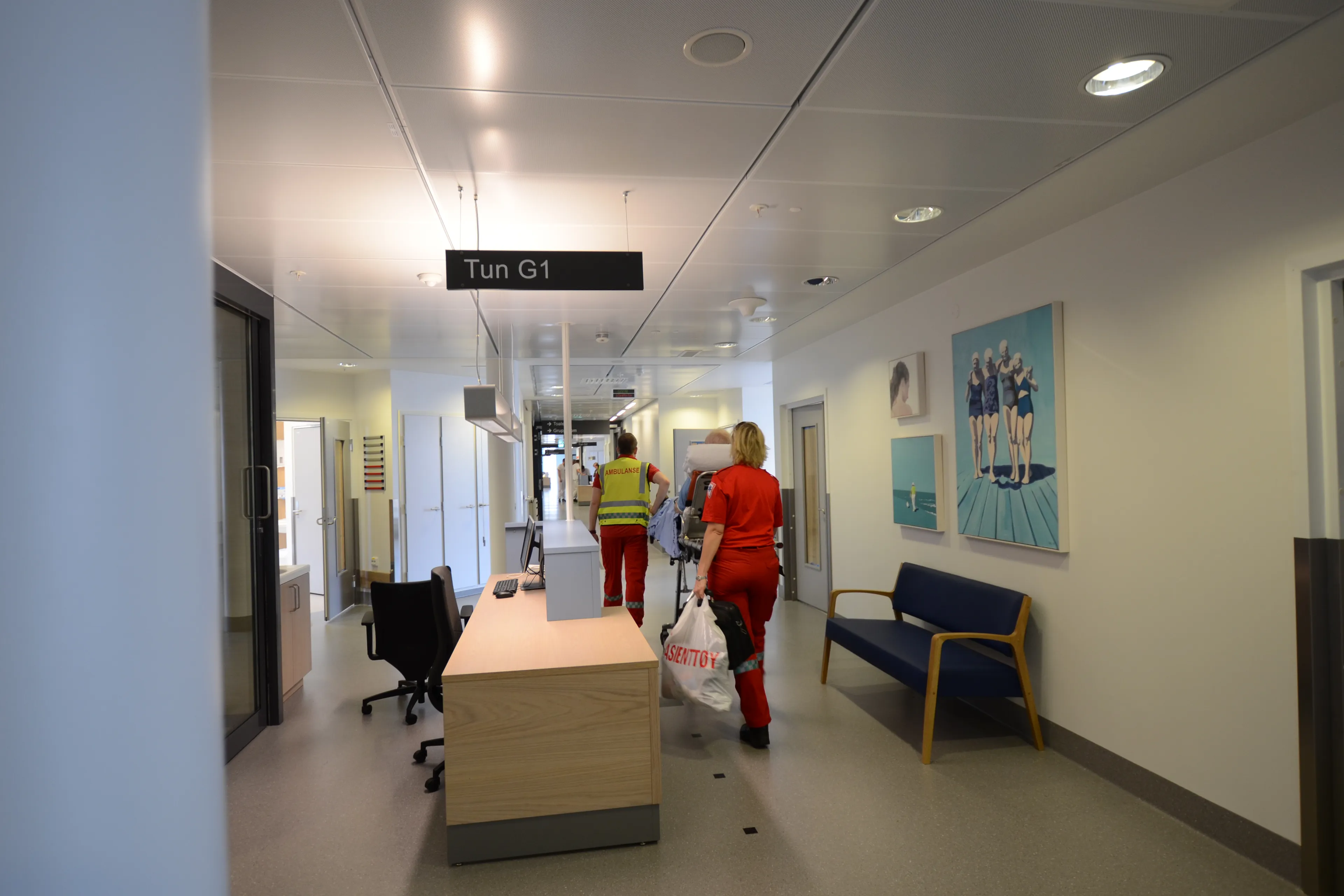 Noen få kvinner på et kontor