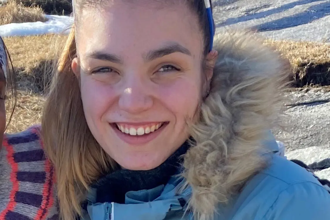 En person som tar en selfie