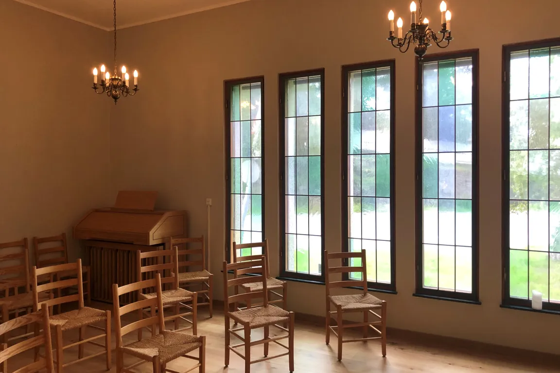 A room with chairs and tables