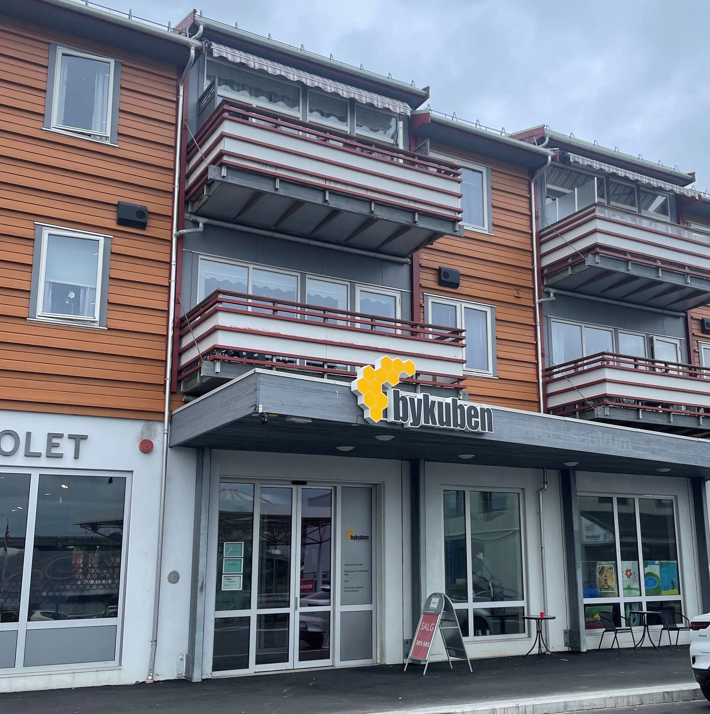 A building with a sign on it