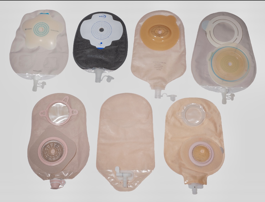 En gruppe stomiposer