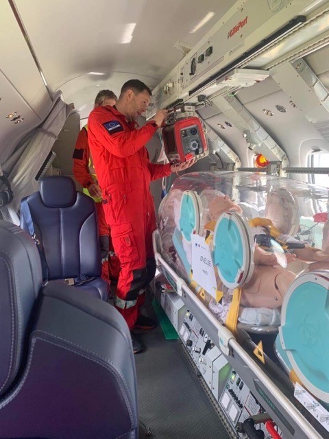 Smittevernpersonell ombord i fly