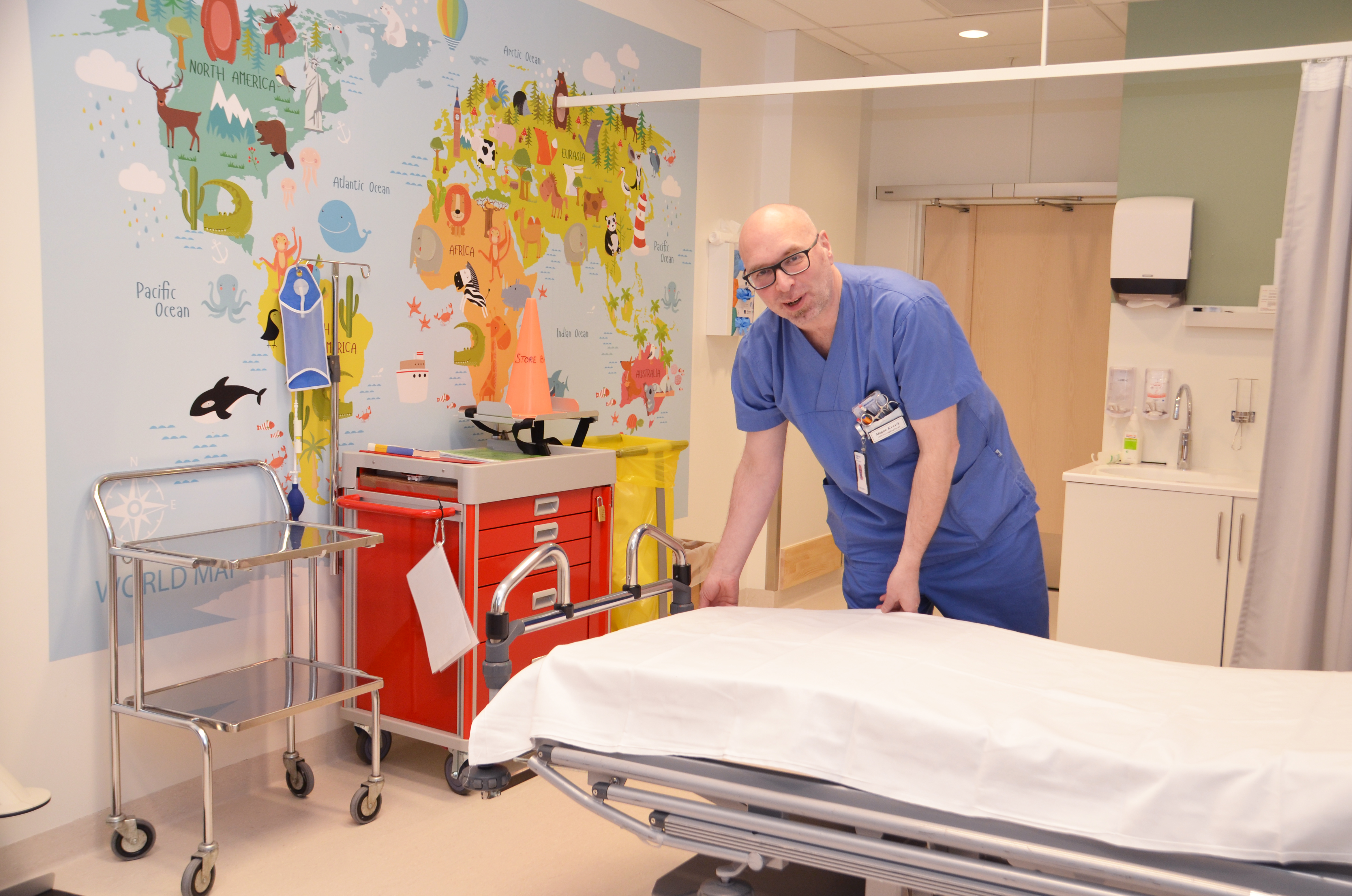 På mottaksrommet på barneavdelingen