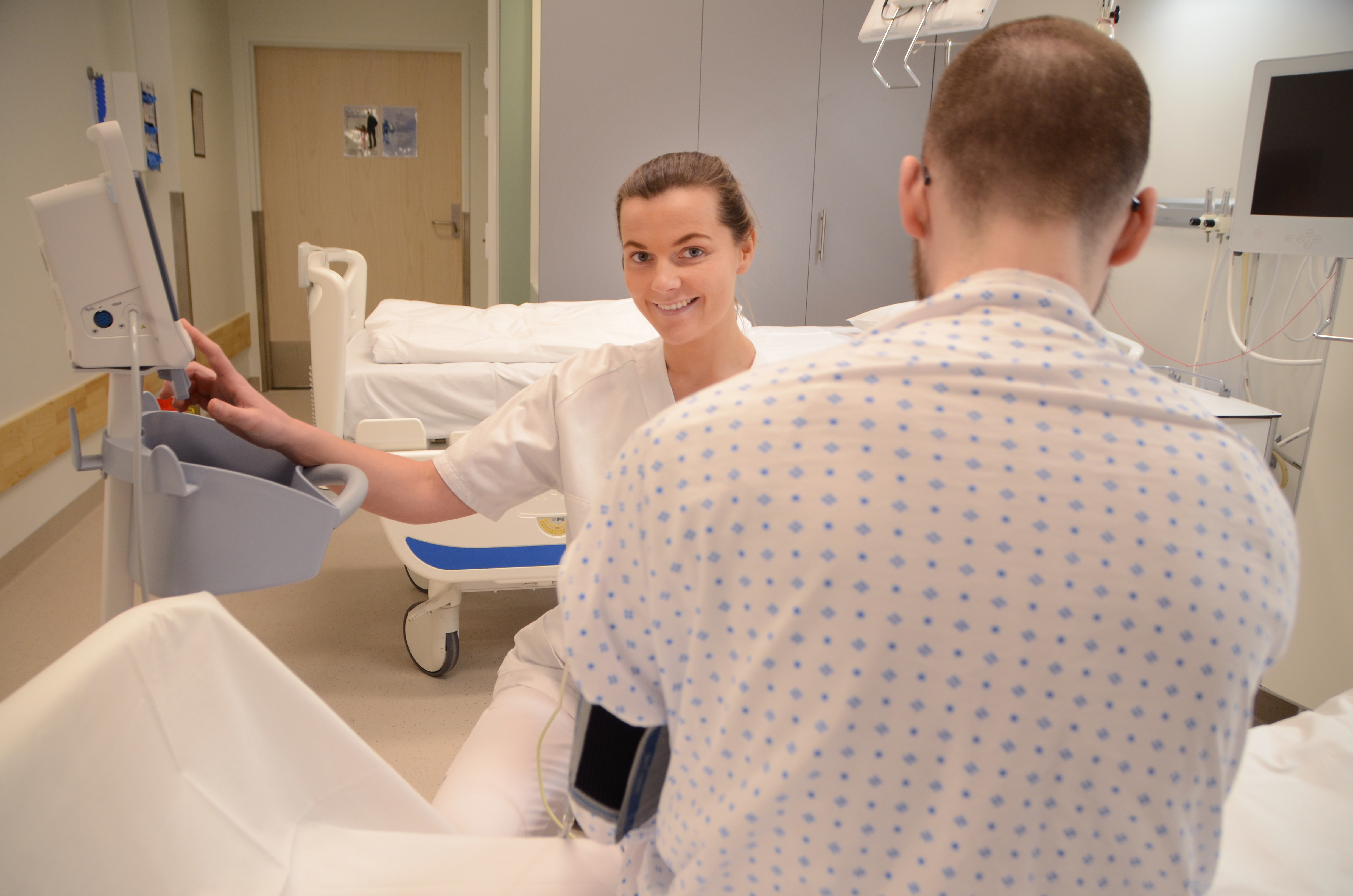 Sykepleier og pasient