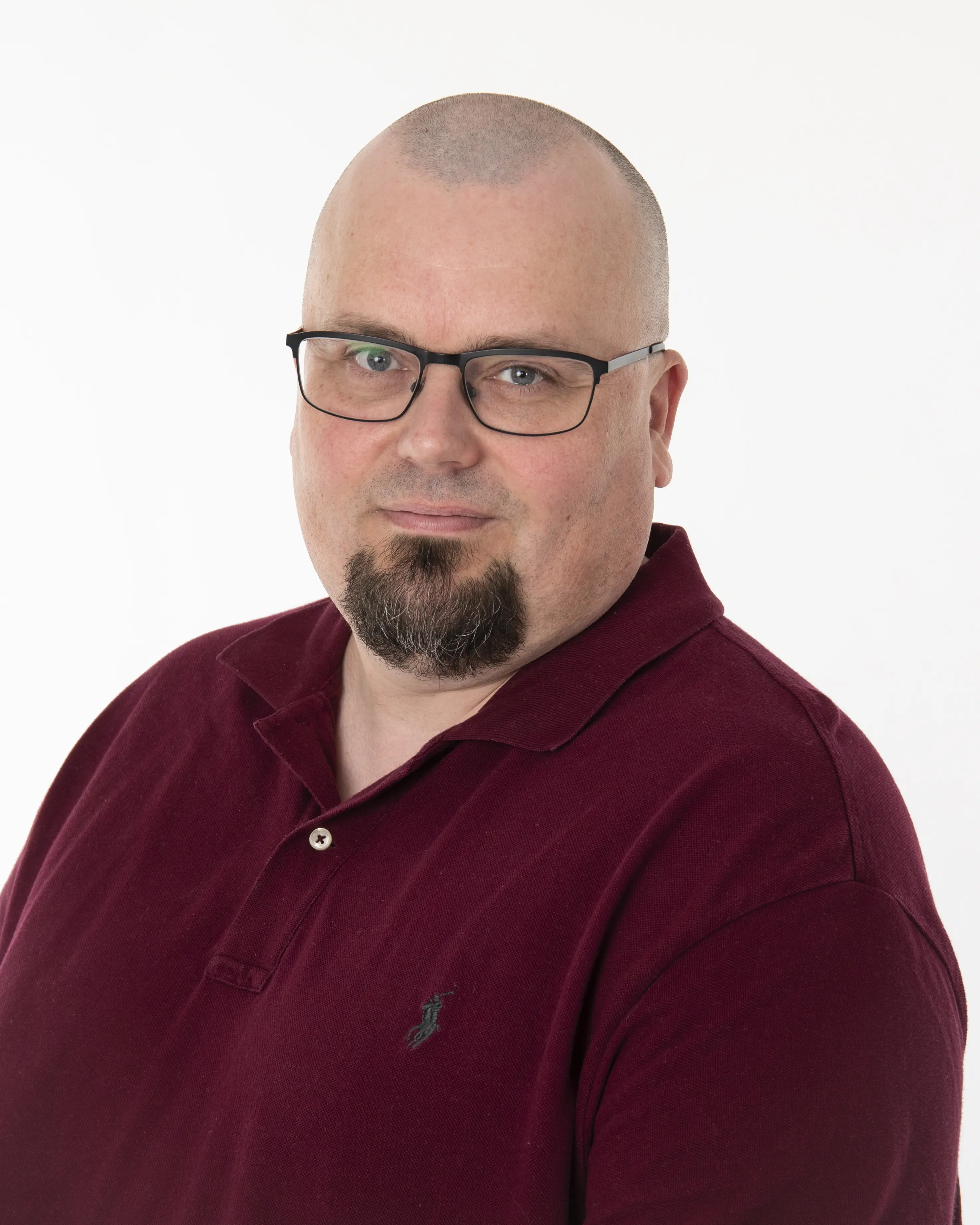 Portrettbilde av mann med briller