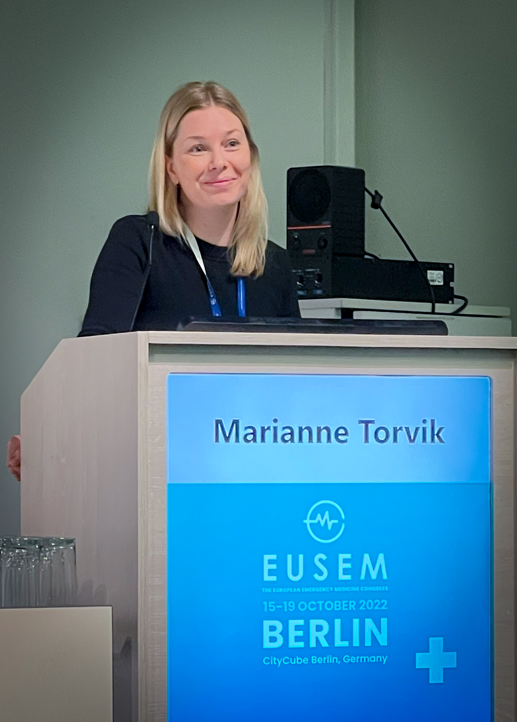 Kvinne på talerstol