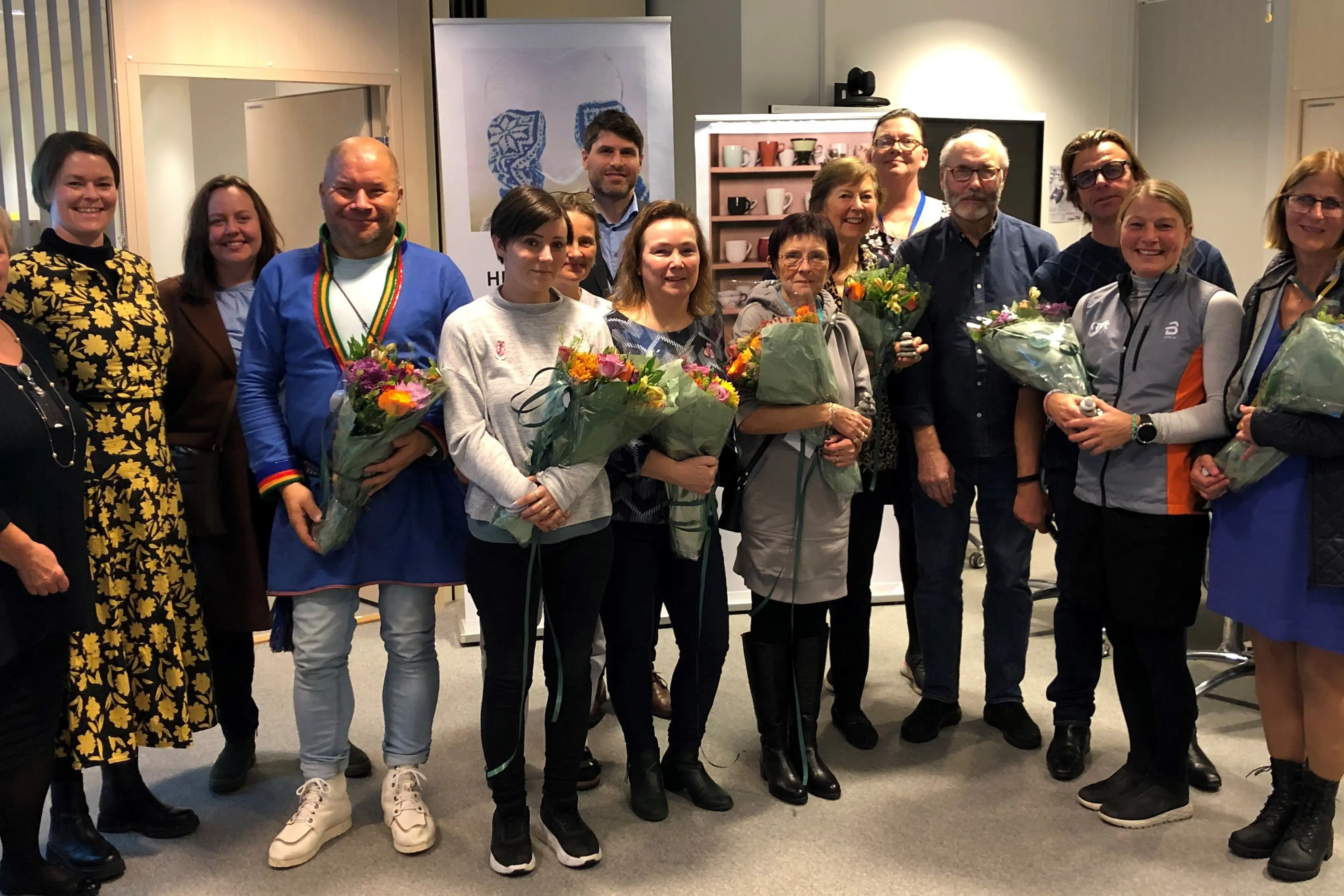 Blomster og fest for ansatte, frivillige og givere da Vardesenteret feiret offisiell åpning torsdag 28. oktober.