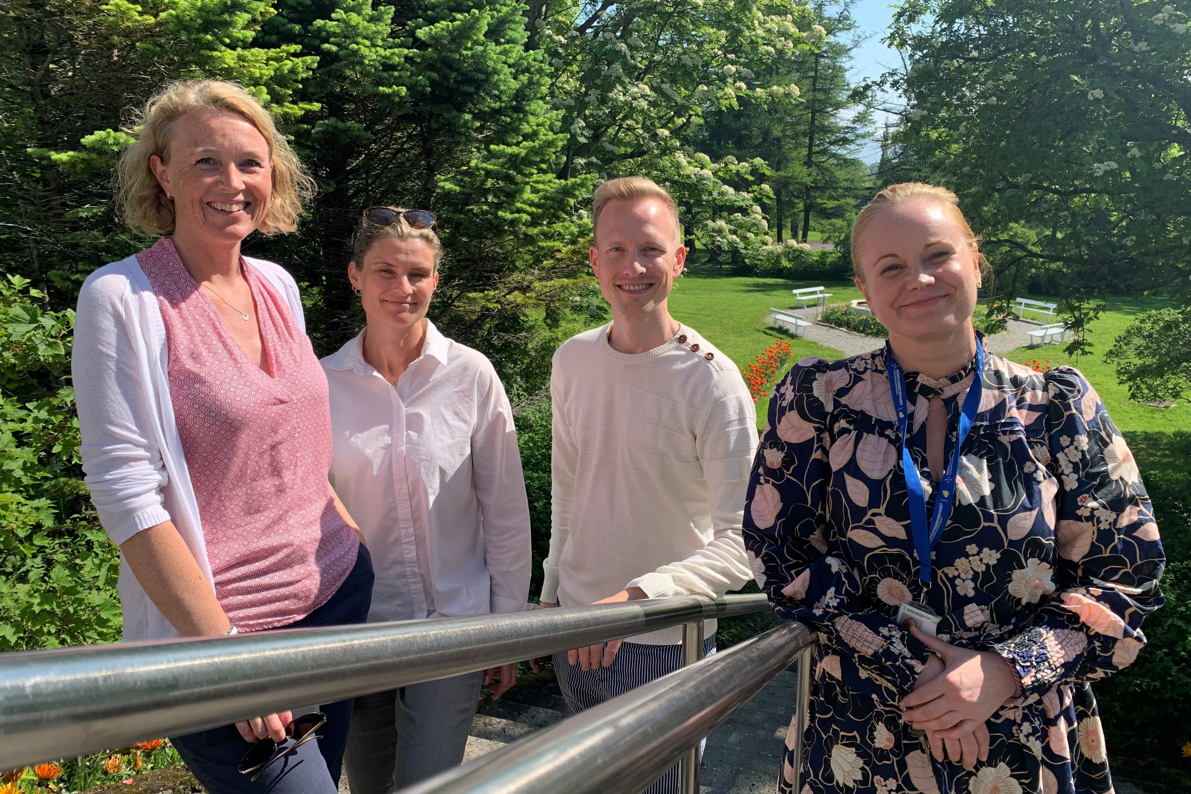 Tre damer og en mann