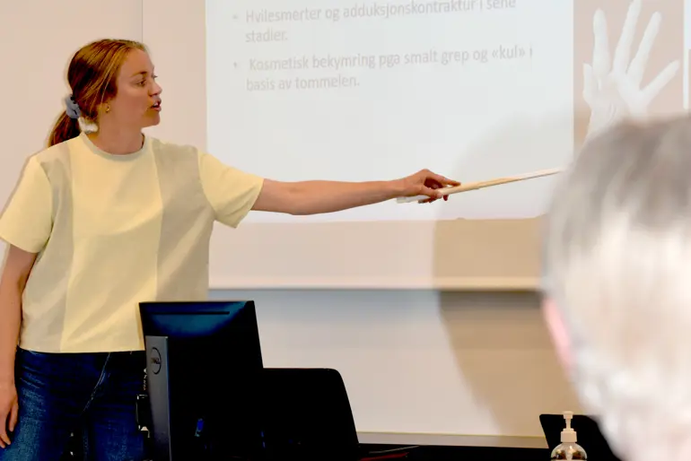 Dame som underviser