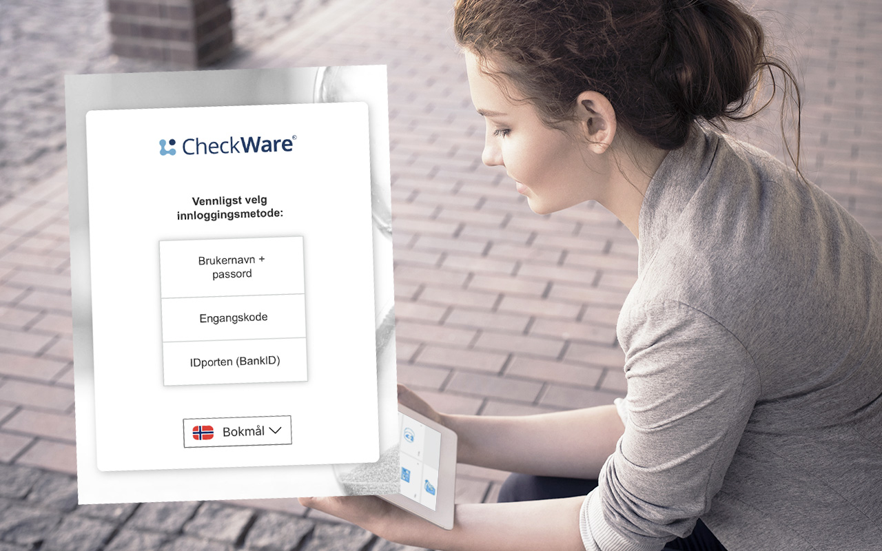 Dame som ser på nettbrett