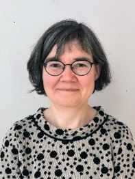 En person som bruker briller