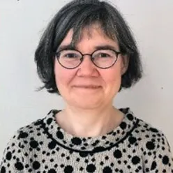 En person som bruker briller